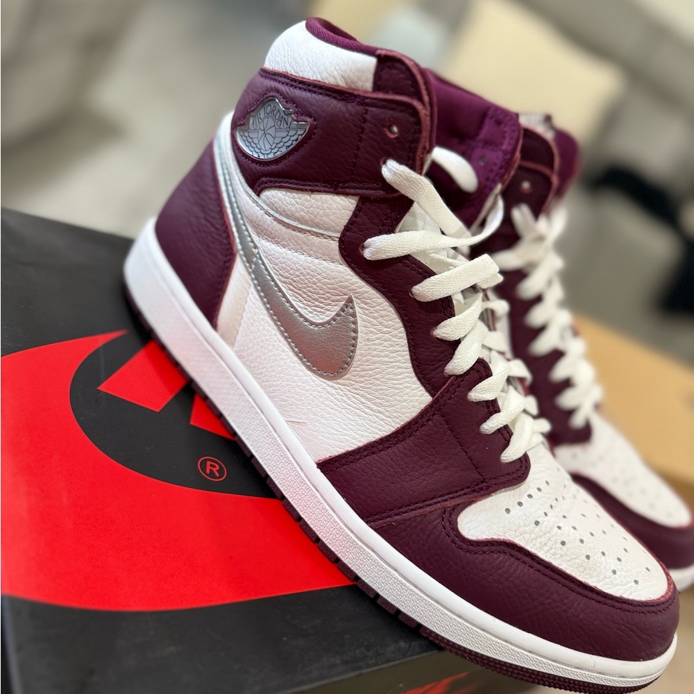 Nike Air Jordan 1 bordeax - Picture 2 of 10